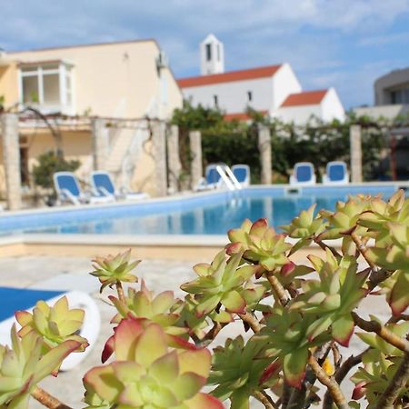 Spacious Bedroom For Two With Pool View - Pansion Hajduk Korčula Esterno foto