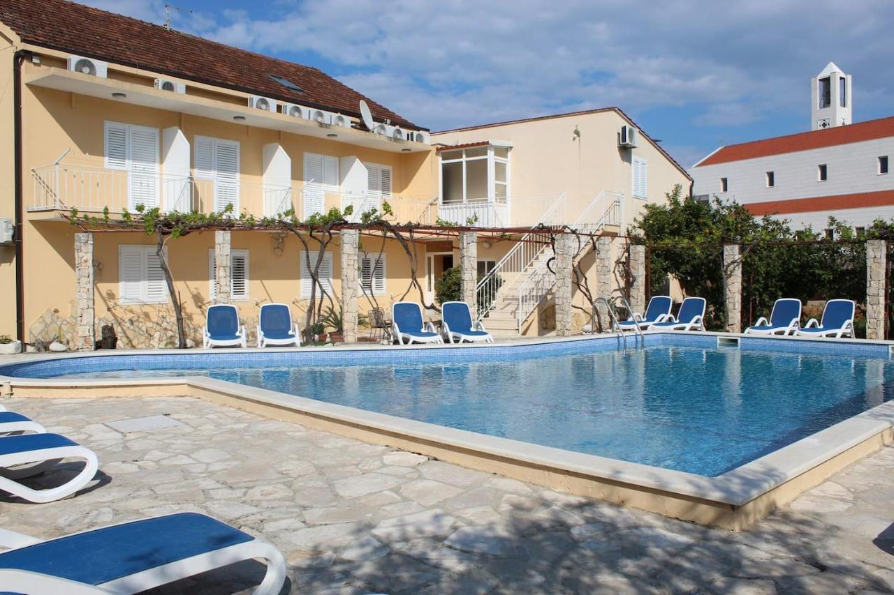 Spacious Bedroom For Two With Pool View - Pansion Hajduk Korčula Esterno foto