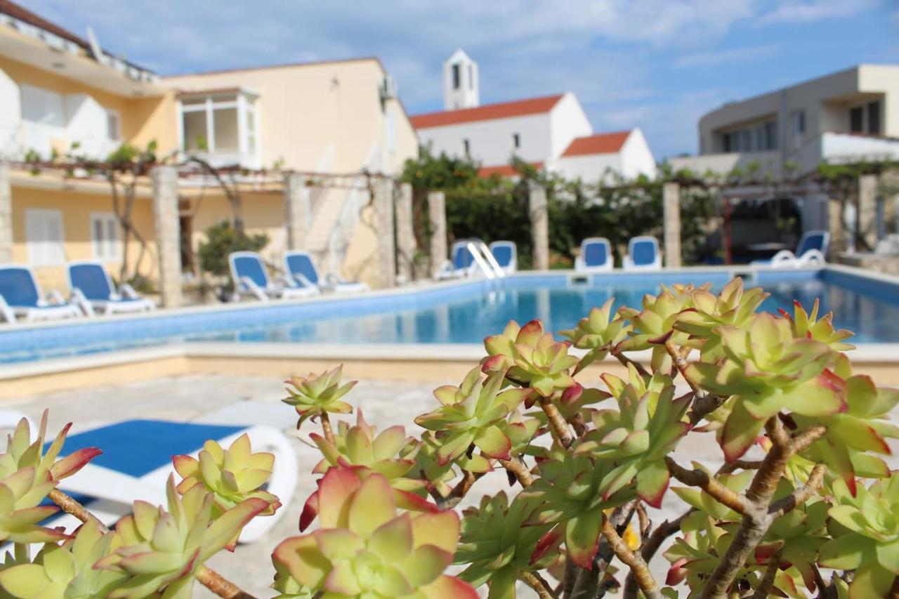 Spacious Bedroom For Two With Pool View - Pansion Hajduk Korčula Esterno foto