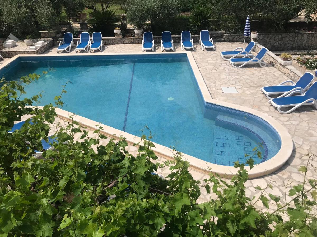Spacious Bedroom For Two With Pool View - Pansion Hajduk Korčula Esterno foto
